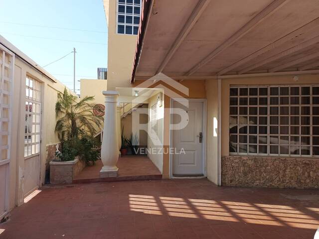 Casa para Venta en Punto Fijo - 2
