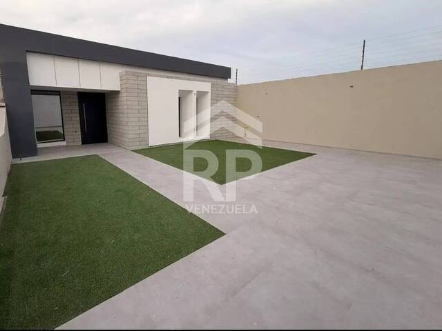 Casa para Venta en Punto Fijo - 2